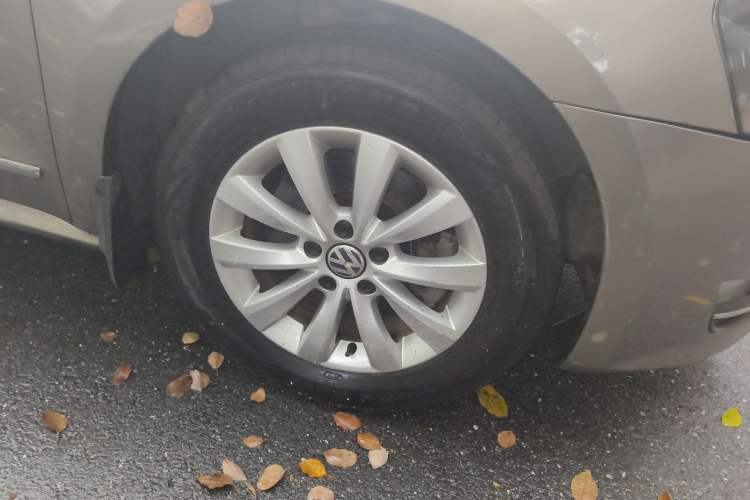 Used Volkswagen Passat 2013 1.8TSI DSG Prestige Edition Right Front Wheel Hub
