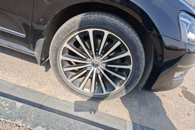 Used Volkswagen Passat 2013 3.0L V6 DSG Flagship Edition Right Front Wheel Hub