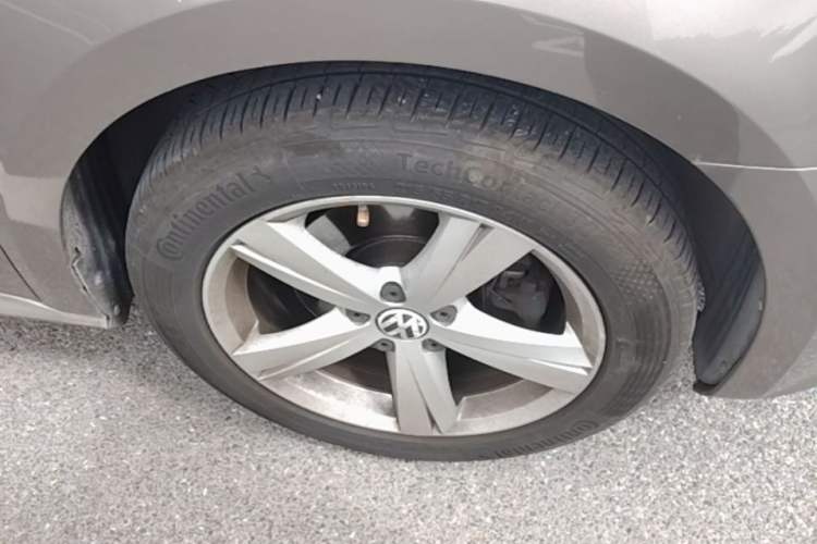 Used Volkswagen Passat 2013 1.8TSI DSG Prestige Edition Right Front Wheel Hub