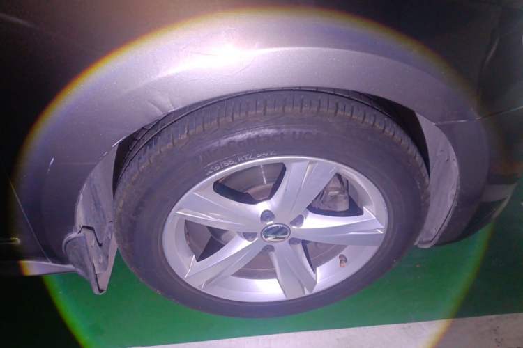 Used Volkswagen Passat 2013 1.8TSI DSG Prestige Edition Right Front Wheel Hub