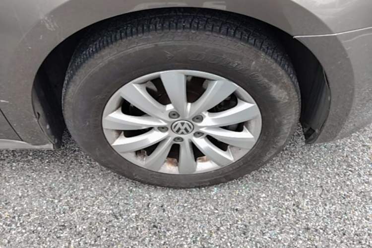Used Volkswagen Passat 2013 1.8TSI DSG Prestige Edition Right Front Wheel Hub