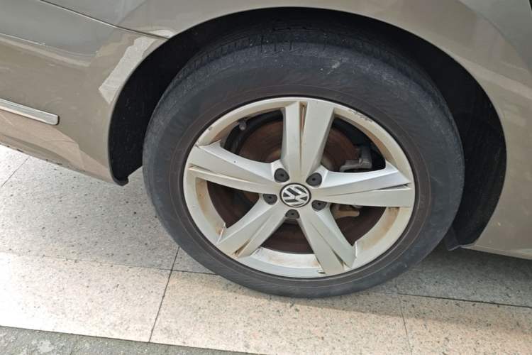 Used Volkswagen Passat 2013 1.8TSI DSG Prestige Edition Right Rear Wheel Hub