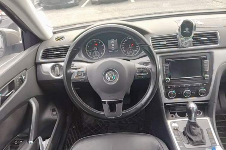 Used Volkswagen Passat 2013 1.8TSI DSG Prestige Edition Steering Wheel