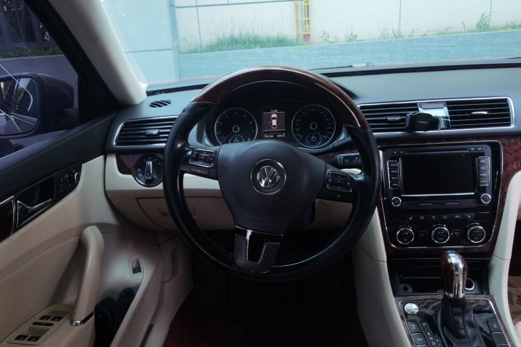 Used Volkswagen Passat 2013 2.0 TSI DSG Ultimate Edition Steering Wheel
