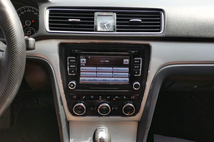 Used Volkswagen Passat 2014 1.8TSI DSG Prestige Edition Audio And AC Panel