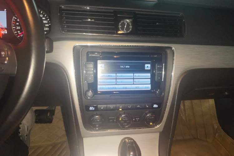 Used Volkswagen Passat 2014 1.8TSI DSG Prestige Edition Audio And AC Panel