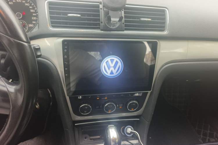 Used Volkswagen Passat 2014 1.8TSI DSG Prestige Edition Audio And AC Panel