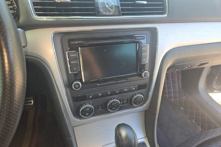 Used Volkswagen Passat 2014 1.8TSI DSG Prestige Edition Audio And AC Panel