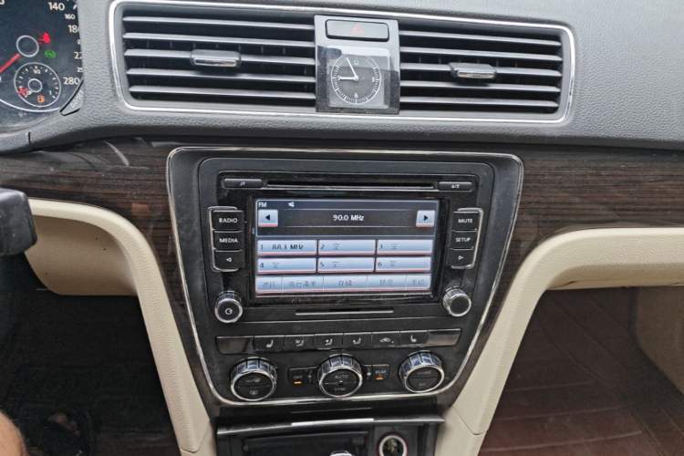 Used Volkswagen Passat 2014 1.8TSI DSG Prestige Edition Audio And AC Panel