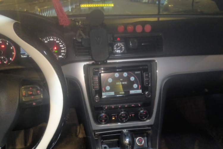 Used Volkswagen Passat 2014 2.0 TSI DSG Prestige Edition Audio And AC Panel