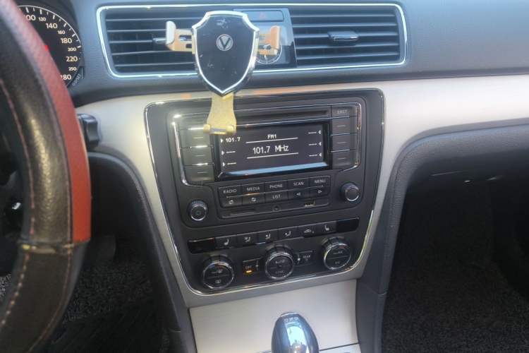 Used Volkswagen Passat 2014 1.8TSI DSG Prestige Edition Audio And AC Panel