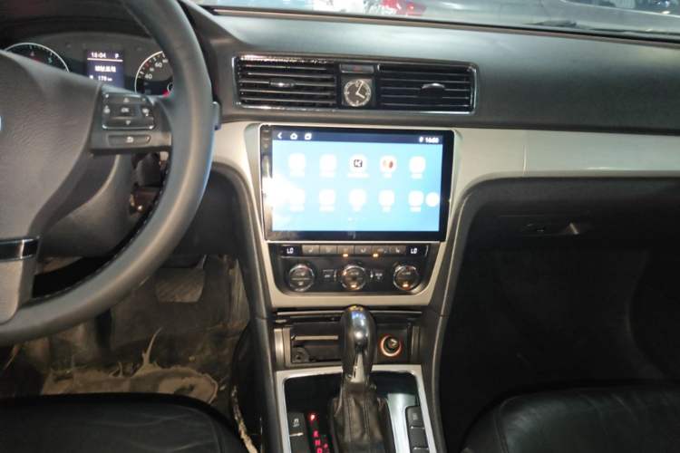 Used Volkswagen Passat 2014 1.8TSI DSG Prestige Edition Audio And AC Panel