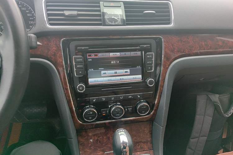 Used Volkswagen Passat 2014 1.8TSI DSG Prestige Edition Audio And AC Panel