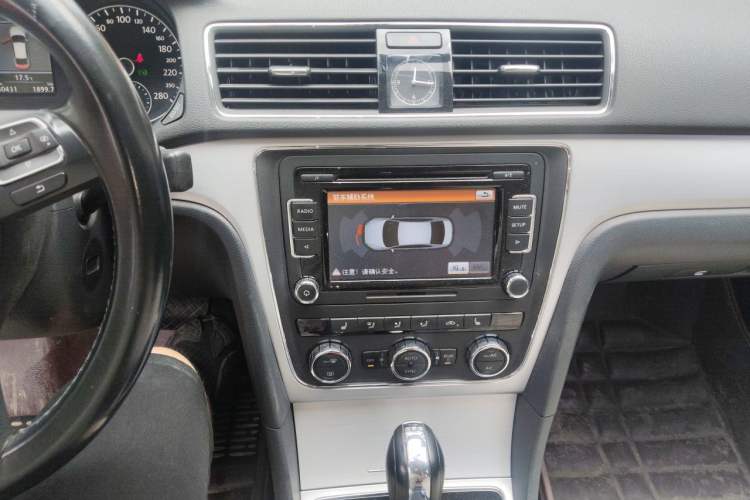 Used Volkswagen Passat 2014 1.8TSI DSG Prestige Edition Audio And AC Panel