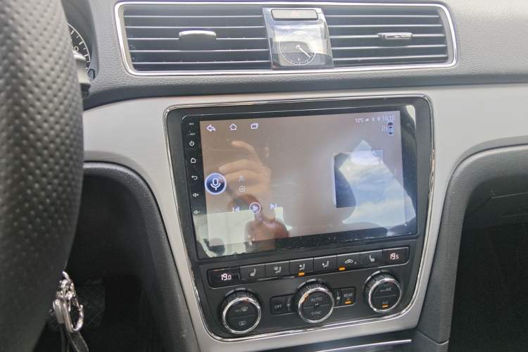 Used Volkswagen Passat 2014 1.8TSI DSG Prestige Edition Audio And AC Panel