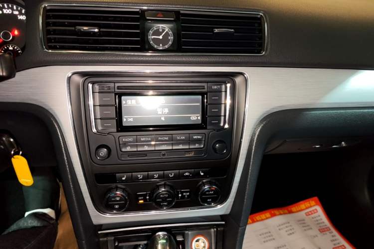 Used Volkswagen Passat 2014 1.8TSI DSG Prestige Edition Audio And AC Panel