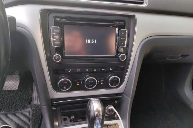 Used Volkswagen Passat 2014 1.8TSI DSG Prestige Edition Audio And AC Panel