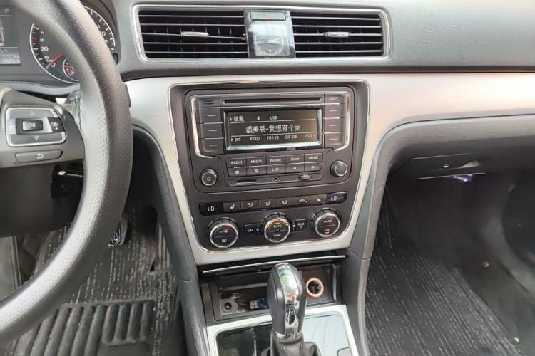 Used Volkswagen Passat 2014 1.8TSI DSG Prestige Edition Audio And AC Panel