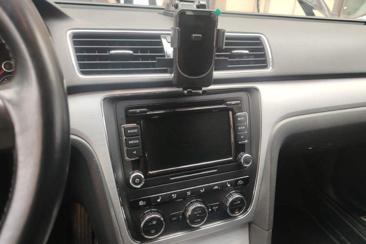 Used Volkswagen Passat 2014 1.8TSI DSG Prestige Navigation Edition Audio And AC Panel