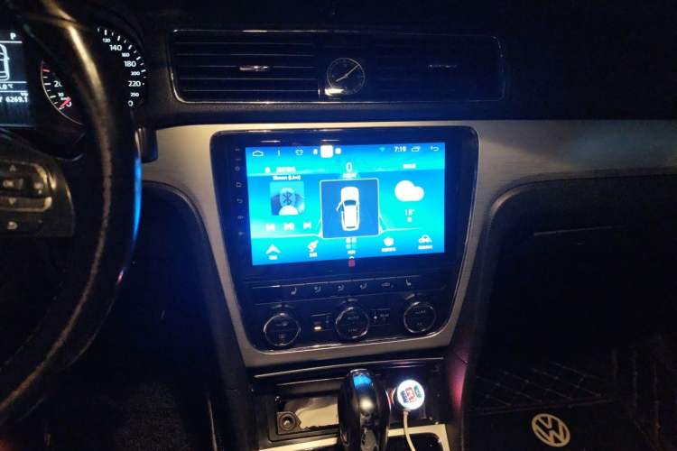 Used Volkswagen Passat 2014 1.8TSI DSG Prestige Navigation Edition Audio And AC Panel