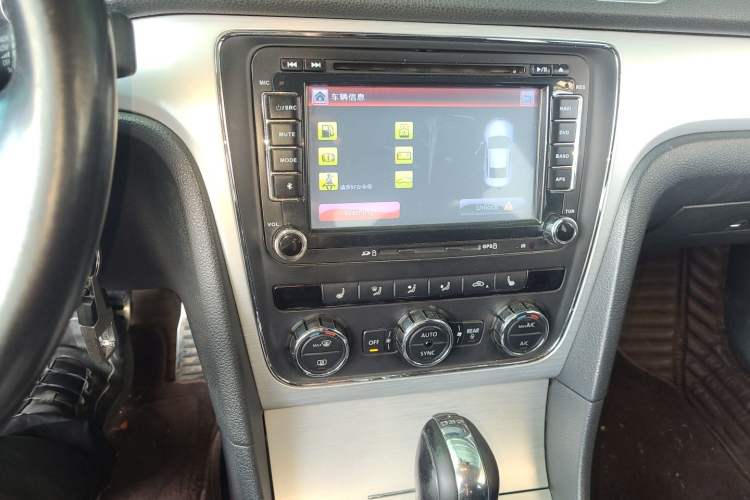 Used Volkswagen Passat 2014 1.8TSI DSG Prestige Edition Audio And AC Panel