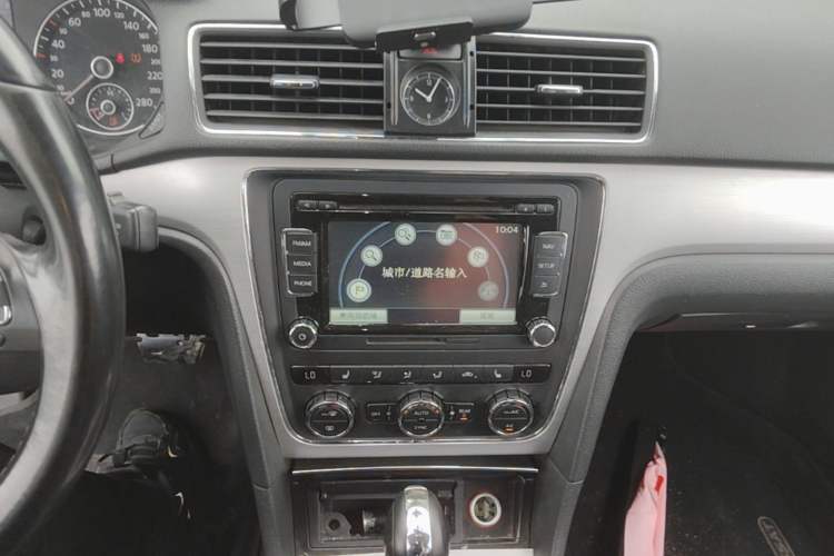 Used Volkswagen Passat 2014 1.8TSI DSG Prestige Navigation Edition Audio And AC Panel