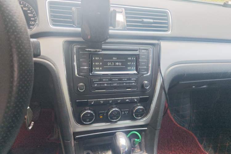 Used Volkswagen Passat 2014 1.8TSI DSG Prestige Navigation Edition Audio And AC Panel