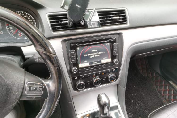 Used Volkswagen Passat 2014 2.0 TSI DSG Ultimate Edition Audio And AC Panel
