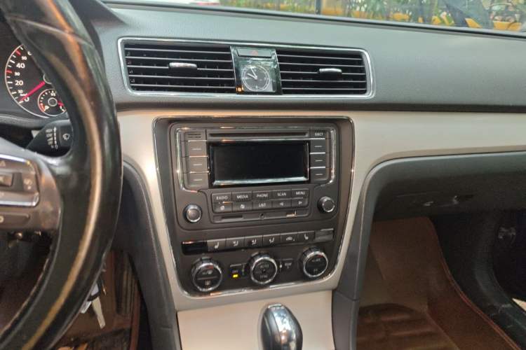 Used Volkswagen Passat 2014 1.8TSI DSG Prestige Edition Audio And AC Panel