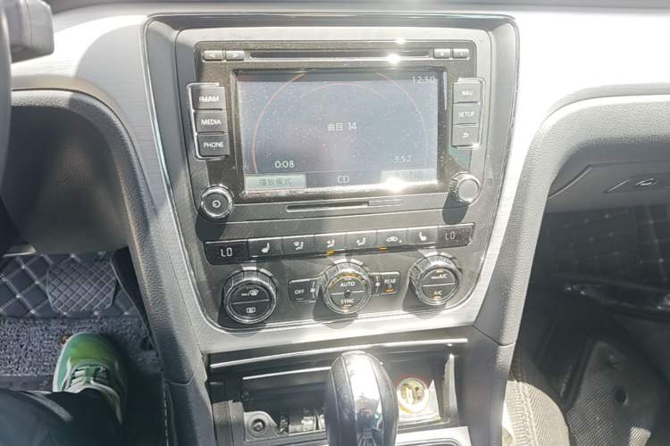 Used Volkswagen Passat 2014 1.8TSI DSG Prestige Navigation Edition Audio And AC Panel