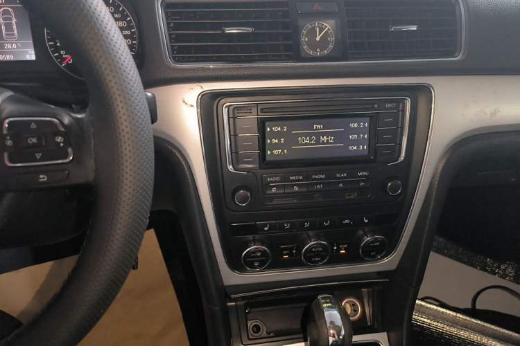 Used Volkswagen Passat 2014 1.8TSI DSG Prestige Edition Audio And AC Panel