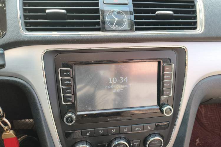 Used Volkswagen Passat 2014 1.8TSI DSG Prestige Edition Audio And AC Panel