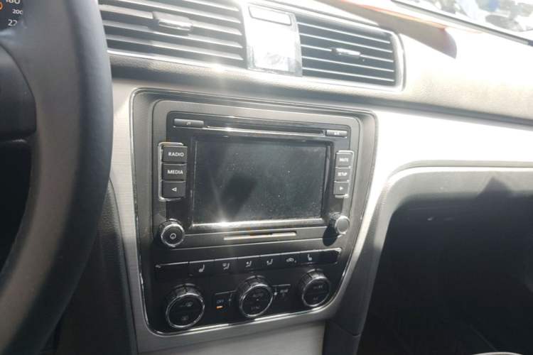 Used Volkswagen Passat 2014 1.8TSI DSG Prestige Edition Audio And AC Panel