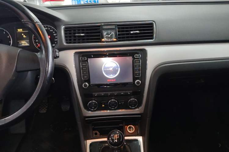 Used Volkswagen Passat 2014 1.4TSI Manual Prestige Edition Audio And AC Panel