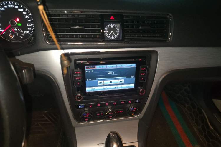 Used Volkswagen Passat 2014 1.8TSI DSG Prestige Edition Audio And AC Panel