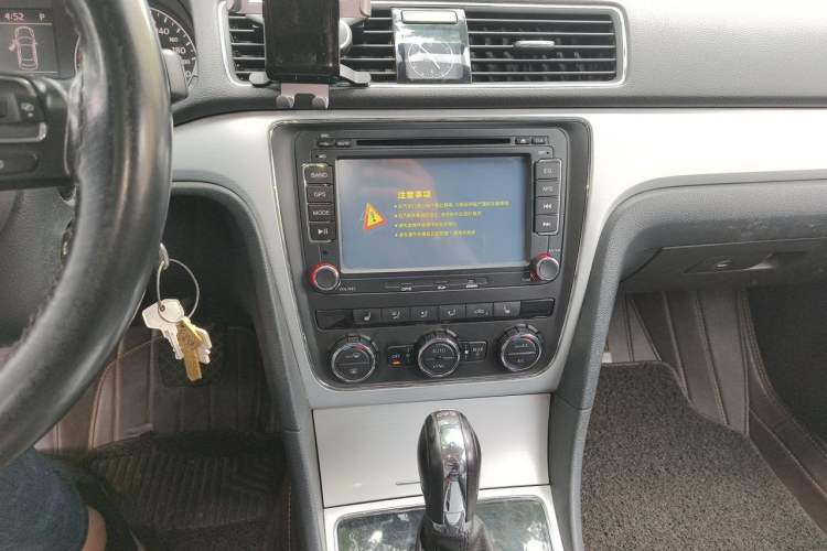 Used Volkswagen Passat 2014 1.8TSI DSG Prestige Edition Audio And AC Panel