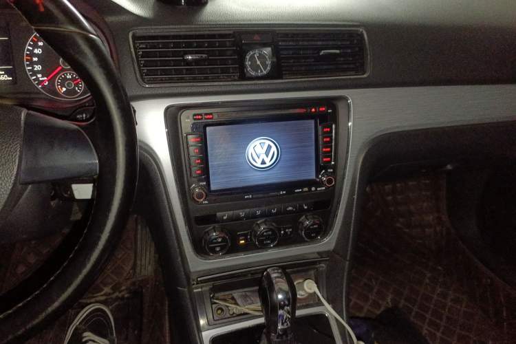Used Volkswagen Passat 2014 1.8TSI DSG Prestige Edition Audio And AC Panel