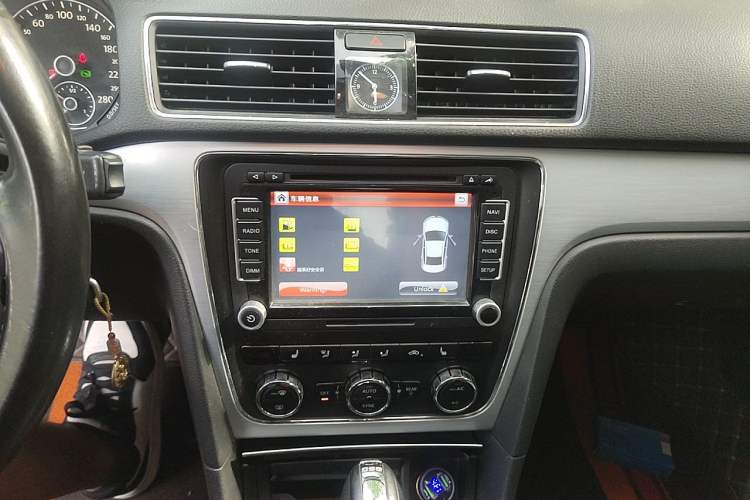 Used Volkswagen Passat 2014 1.8TSI DSG Prestige Edition Audio And AC Panel