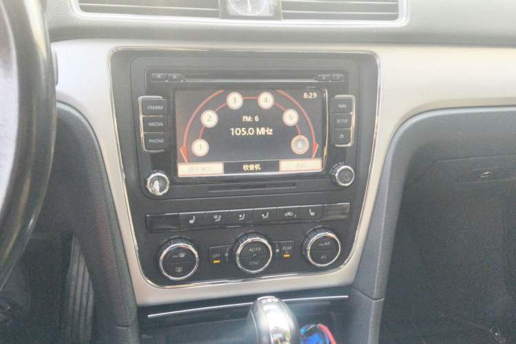 Used Volkswagen Passat 2014 1.8TSI DSG Prestige Navigation Edition Audio And AC Panel