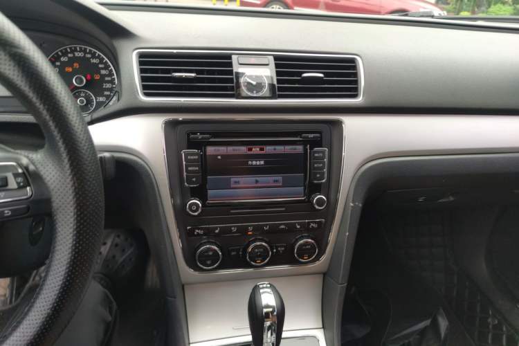 Used Volkswagen Passat 2014 1.8TSI DSG Prestige Edition Audio And AC Panel