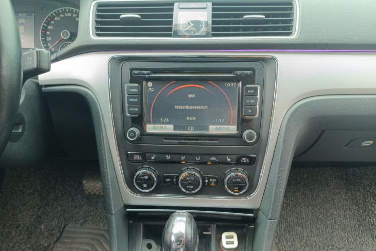 Used Volkswagen Passat 2014 2.0 TSI DSG Prestige Navigation Edition Audio And AC Panel