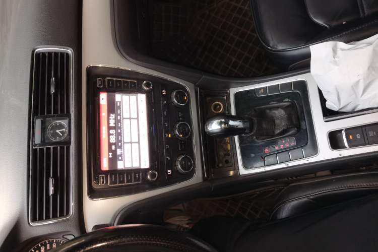 Used Volkswagen Passat 2014 1.8TSI DSG Prestige Navigation Edition Audio And AC Panel