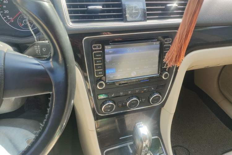 Used Volkswagen Passat 2014 1.8TSI DSG Prestige Edition Audio And AC Panel