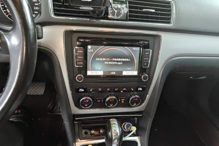 Used Volkswagen Passat 2014 1.8TSI DSG Prestige Navigation Edition Audio And AC Panel