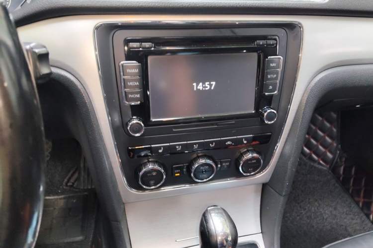 Used Volkswagen Passat 2014 1.8TSI DSG Prestige Edition Audio And AC Panel