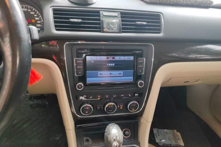 Used Volkswagen Passat 2014 1.8TSI DSG Prestige Edition Audio And AC Panel