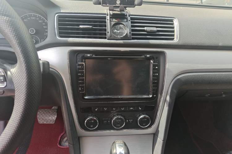 Used Volkswagen Passat 2014 2.0 TSI DSG Prestige Edition Audio And AC Panel