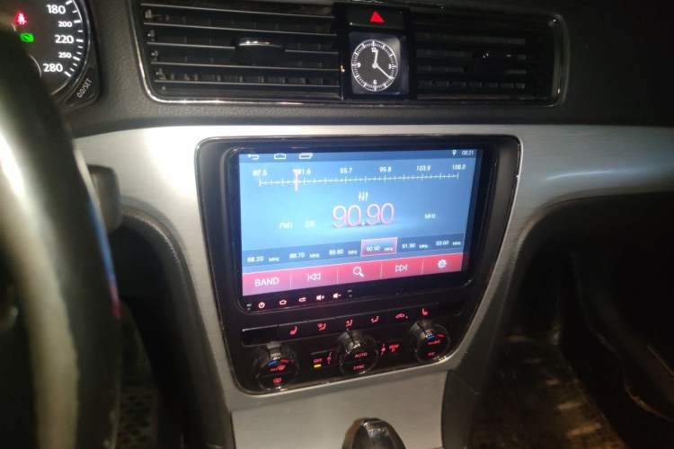 Used Volkswagen Passat 2014 1.8TSI DSG Prestige Edition Audio And AC Panel