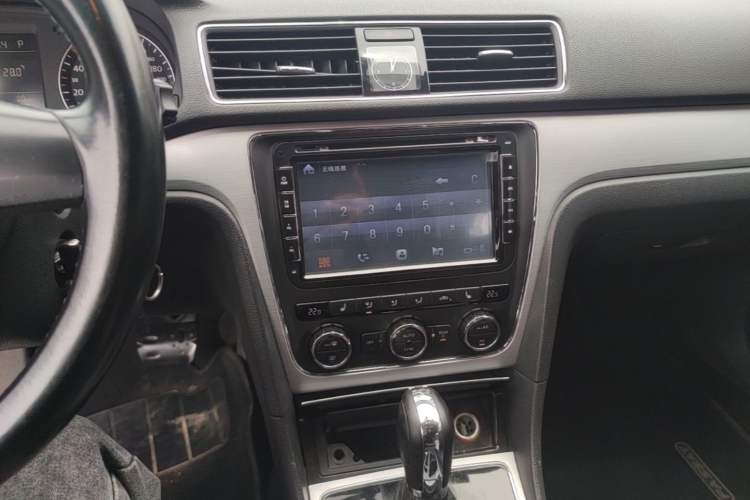 Used Volkswagen Passat 2014 1.8TSI DSG Prestige Edition Audio And AC Panel