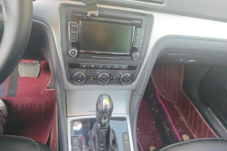 Used Volkswagen Passat 2014 1.8TSI DSG Prestige Edition Audio And AC Panel
